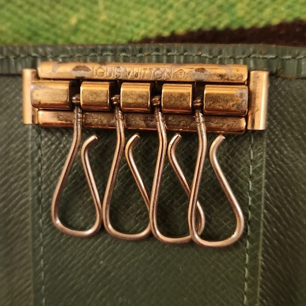 AUTHENTIC Louis Vuitton Green Epi Key Card Holder